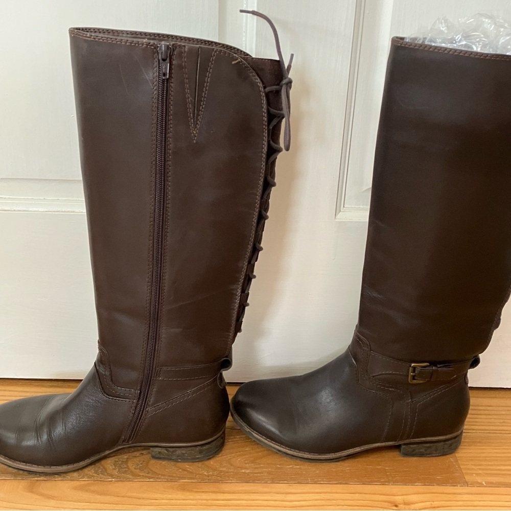 EARTH lace up boots size 7.5